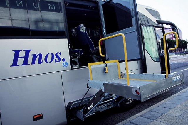 La Junta de Gobierno solicita a Adif un servicio de autobuses adaptado a las personas con movilidad reducida