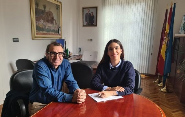 El Ayuntamiento de Alhama de Murcia y el IES Miguel Hernández firman un convenio de colaboración