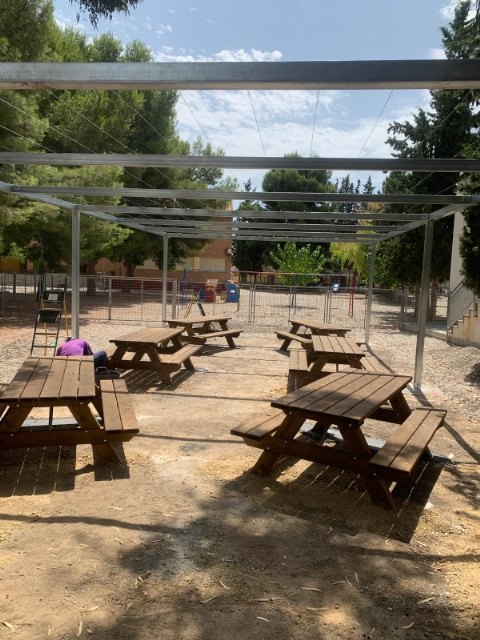 Nueva zona de actividades al aire libre y sombra vegetal en el CEIP Ginés Díaz - San Cristóbal