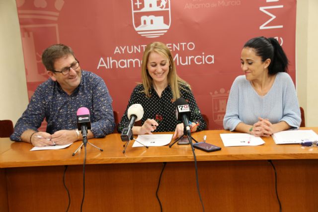 El Ayuntamiento renueva su convenio con la Asociación de Comerciantes de Alhama