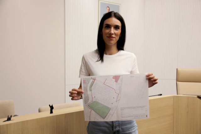 María Cánovas, alcaldesa de Alhama de Murcia, explica el estado de las obras de La Cubana