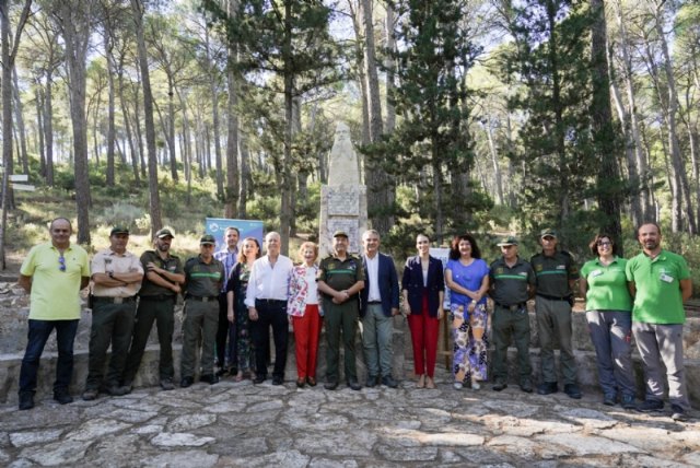Alhama celebra el centenario de Ricardo Codorníu con la restauración de su busto en Sierra Espuña