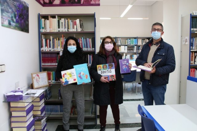 ´Rincón Violeta´, un espacio para dar visibilidad a la mujer en la biblioteca municipal