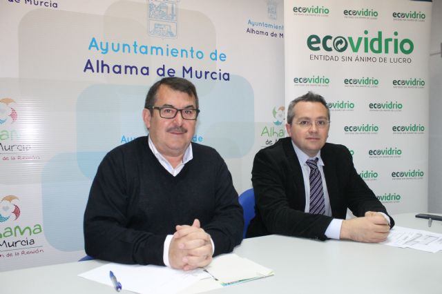 El Ayuntamiento de Alhama de Murcia y Ecovidrio impulsan el reciclado de envases de vidrio en el sector de la hostelería
