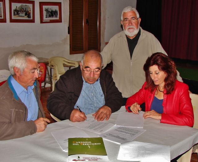 ACUDE firma convenios de colaboración con sociedades de cazadores de Alhama de Murcia