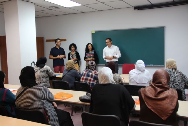 25 miembros de la comunidad musulmana comienzan el curso de conocimiento del idioma