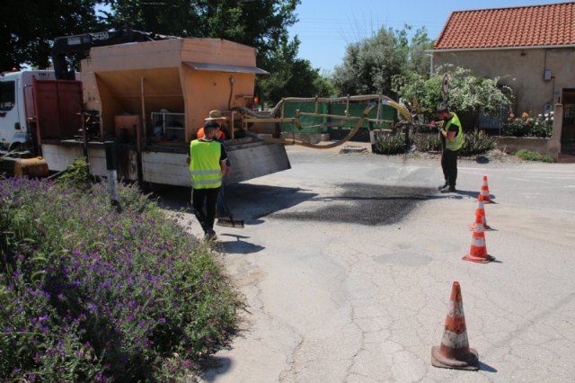 El Ayuntamiento reparará el asfalto deteriorado en calles y caminos de Alhama