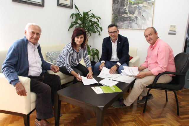 El Ayuntamiento y ACUDE firman un convenio para la conservación de fincas municipales de interés ambiental