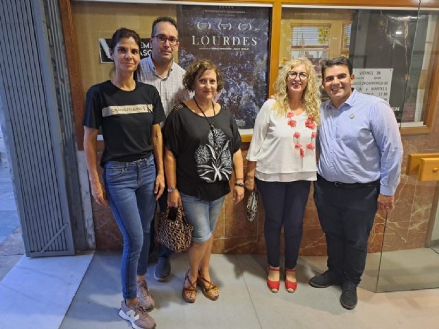 La proyección solidaria de la película “Lourdes” en Alhama de Murcia, permitió recaudar 635 euros para D´Genes