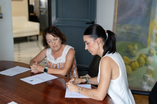Firmado el convenio con el Coro Audite Omnes de Alhama de Murcia