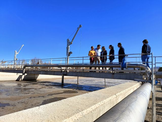 La EDAR de Alhama de Murcia reutiliza el 100 por cien del agua tratada en los campos de cultivo de la zona