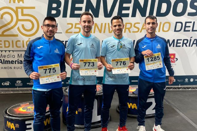 Segundo puesto para el equipo masculino del Club Atletismo Alhama en la 'Media Maratón Almería 2024'