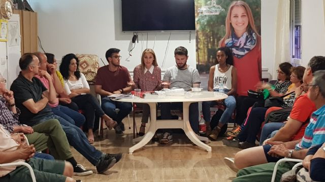 Mariola Guevara se reúne con representantes de la AAVV Virgen del Rosario
