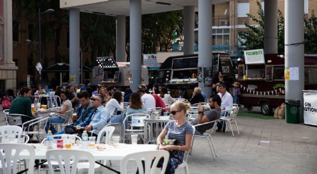 Food trucks Feria de Día 2018, comida especializada sobre ruedas y música en directo