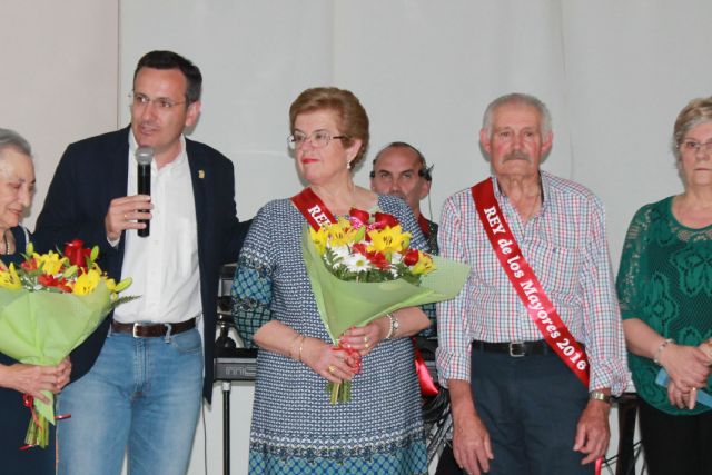 Fuensanta López y Mateo Pagán nuevos Reyes de Mayores 2016