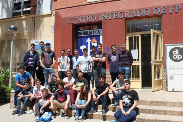 Alumnos del IES Miguel Hernández consiguen el primer premio en el XIV Concurso Regional de Modding