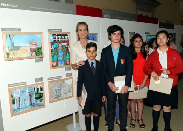 La alhameña Laura Paz recibe el 2° premio del Concurso de Pintura de Patrimonio Nacional de manos de la infanta Elena