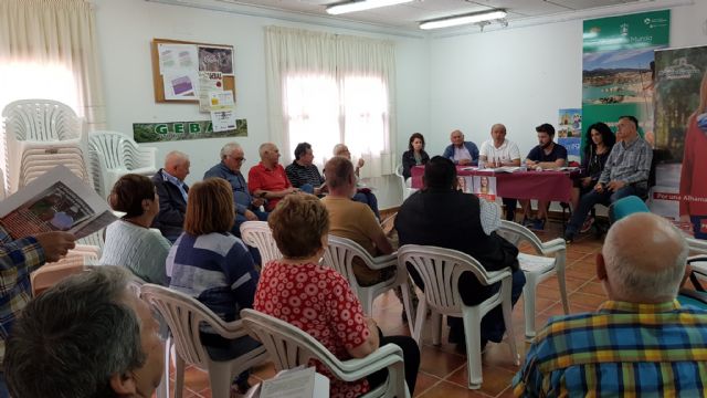 Los candidatos del PSOE de Alhama se reúnen con los vecinos de Gebas