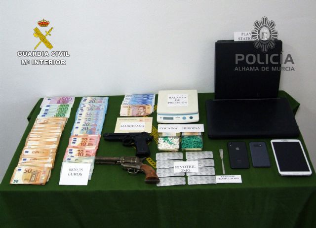 Desmantelan un importante punto de venta de cocaína y heroína en un domicilio de Alhama de Murcia