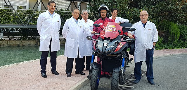  Equipo directivo de ELPOZO ALIMENTACIÓN junto a una de las motos que harán el seguimiento de La Vuelta 2019