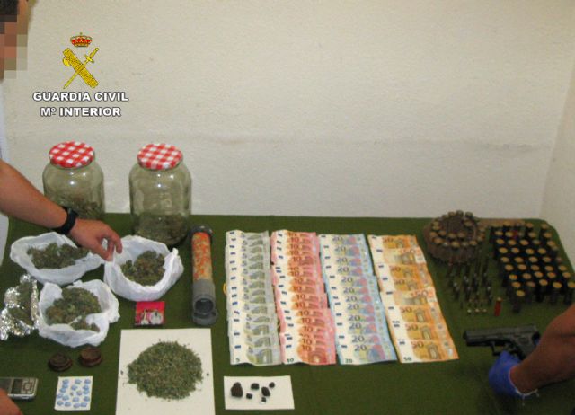 La Guardia Civil desmantela un activo punto de venta de drogas en un domicilio de Alhama de Murcia