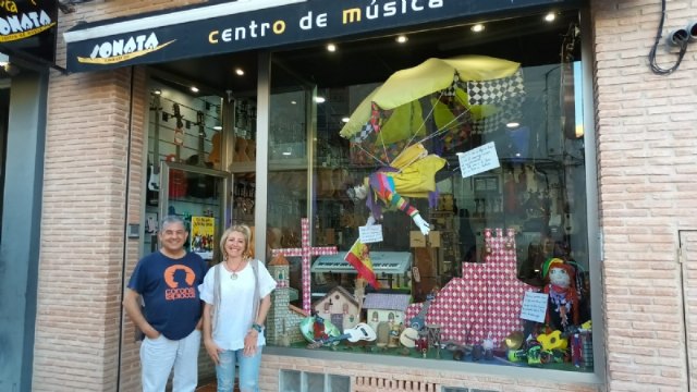 El Centro de Música SONATA gana el Concurso de Escaparatismo Los Mayos 2023