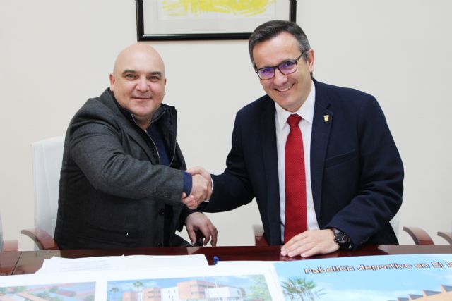 El Ayuntamiento de Alhama y la empresa El Ciruelo firman un convenio para la construcción del nuevo pabellón deportivo en El Praíco