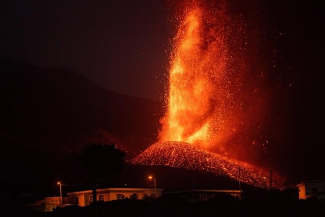 El Ayuntamiento de Alhama pone a disposición de La Palma recursos municipales frente a la catástrofe del volcán