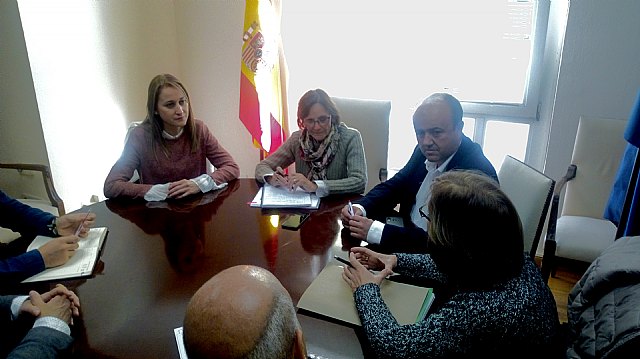 La delegado del Gobierno de la Mancomunidad de Canales del Taibilla recibe a la alcaldesa de Alhama de Murcia